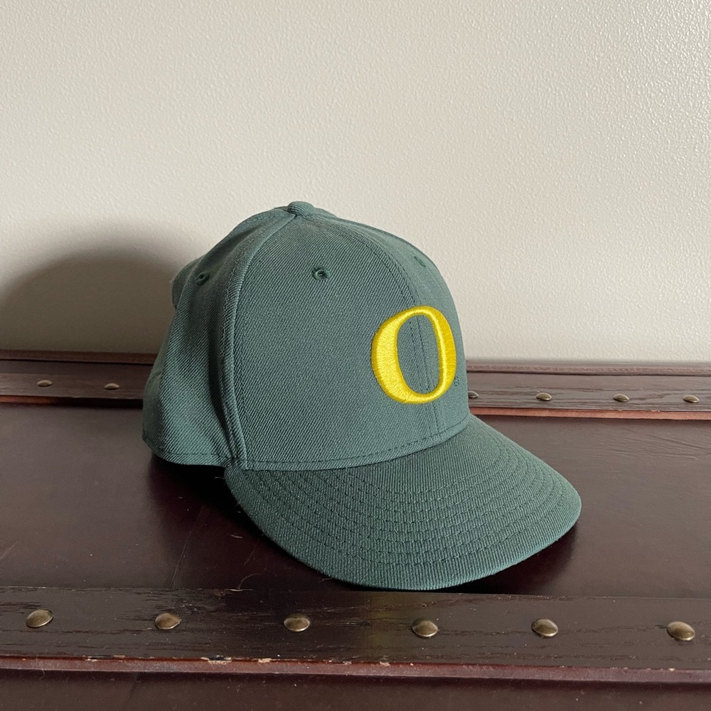 Nike Oregon Ducks Fitted Hat size 7/56cm